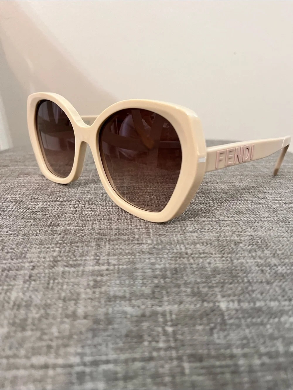 Fendi Cream Cat-Eye Sunglasses with Brown Gradient Lenses